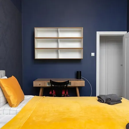 Golden Saska Kepa Luxury Retreat With Garden & Design Interior *