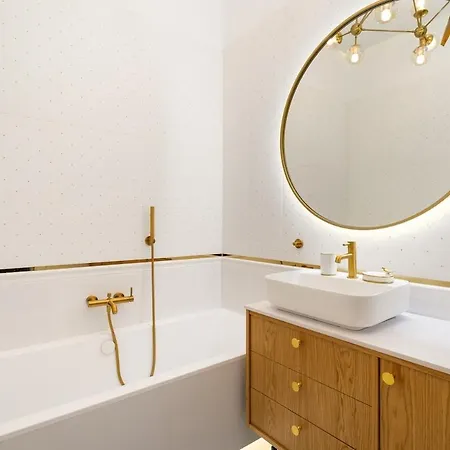 别墅 Golden Saska Kepa Luxury Retreat With Garden & Design Interior