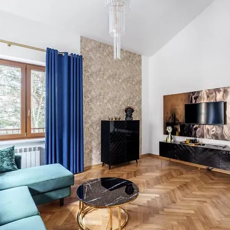 Golden Saska Kepa Luxury Retreat With Garden & Design Interior Villa