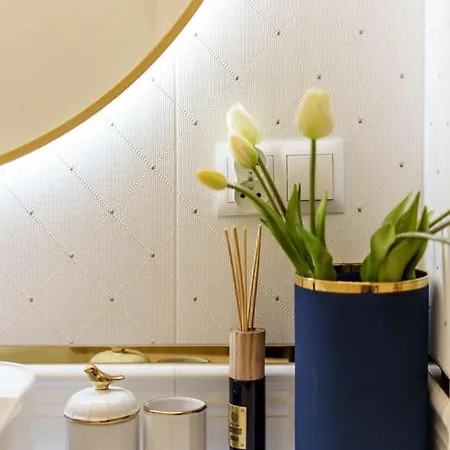 Golden Saska Kepa Luxury Retreat With Garden & Design Interior *