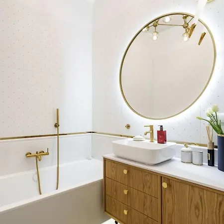 别墅 Golden Saska Kepa Luxury Retreat With Garden & Design Interior
