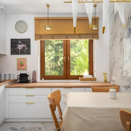 Golden Saska Kepa Luxury Retreat With Garden & Design Interior *